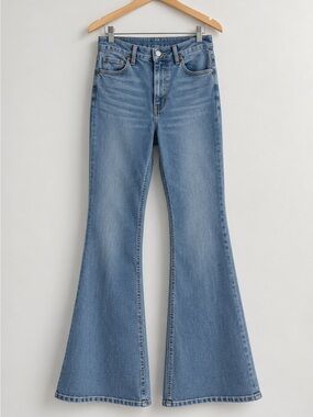 🤍 Dynamite High Rise Flare Jeans – Medium Wash – Size 31